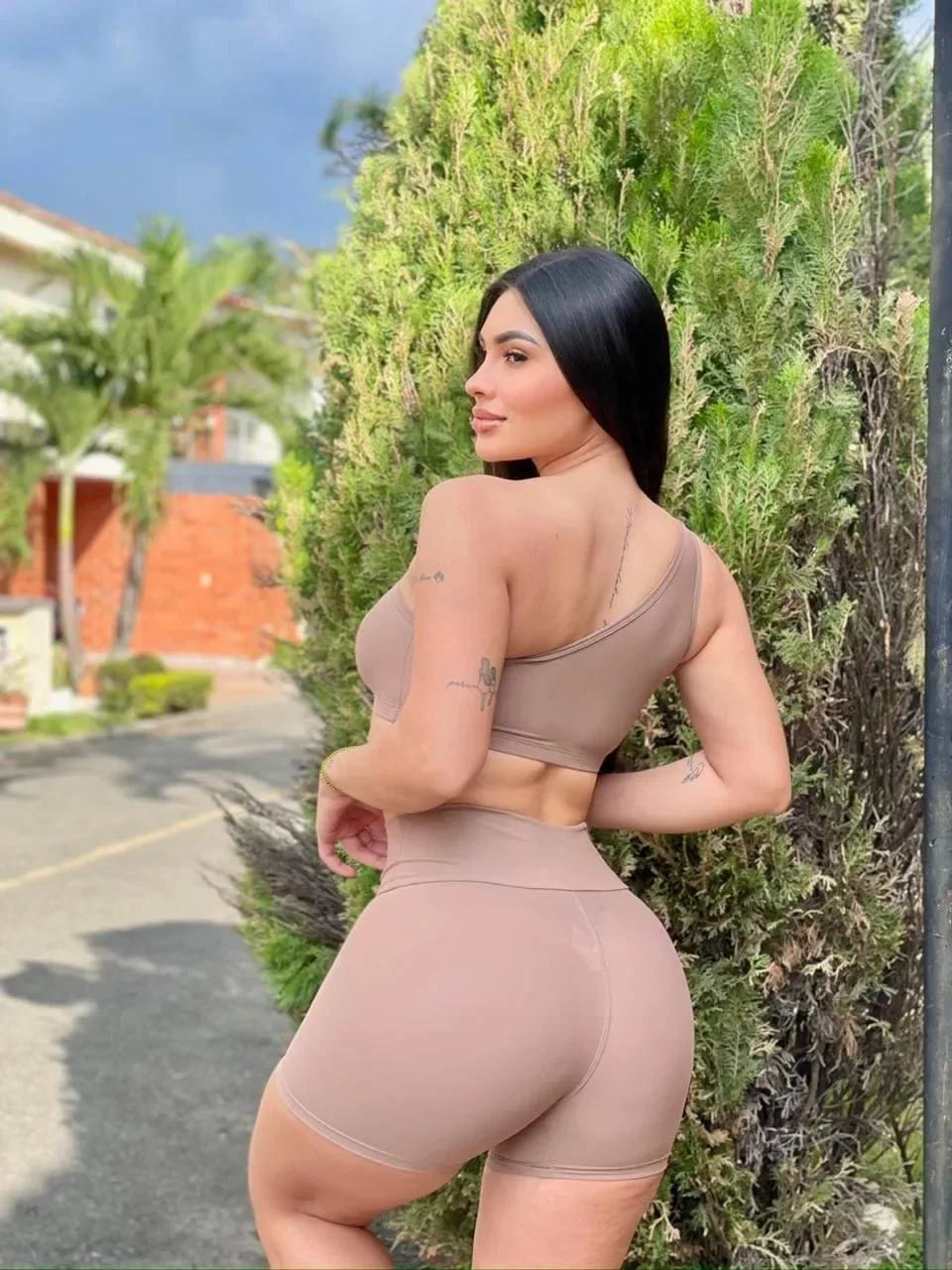 CARIZZISHOP-SHORTNYLONUNICOLOR+TOP-CAFECLARO-POSTERIOR_